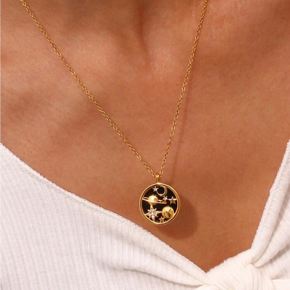 Gorgeous Black Onyx Cosmic Design Medallion Pendant Dainty Chain In Gold - Picture 5 of 9